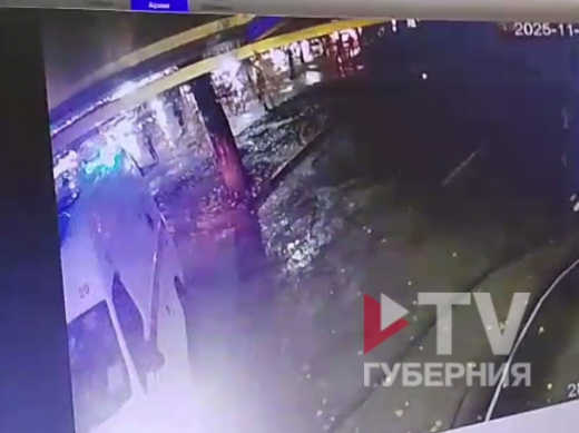 ВАЗ сбил двух женщин на остановке в Воронеже: одна из них в коме