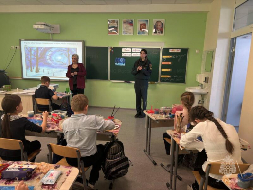 В Чеховском техникуме студенты и спасатели обучили школьников основам безопасности