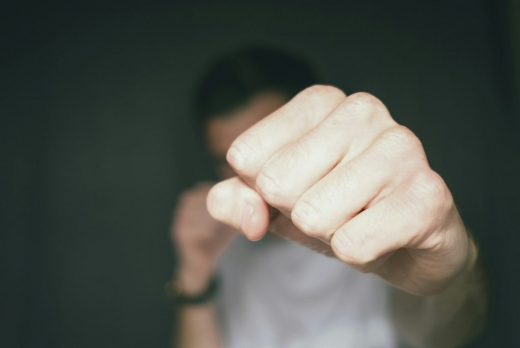 Массовым побоищем закончился безобидный спор в супермаркете Воронежа