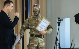 Героям СВО, подбившим тяжелую вражескую бронетехнику, вручили сертификаты на 1 млн рублей