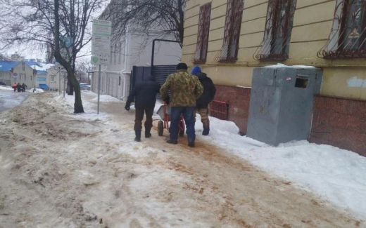 Наледь на Петровской набережной и в скверах: прокуратура наказала «Зеленхоз» за провал зимнего содержания территорий