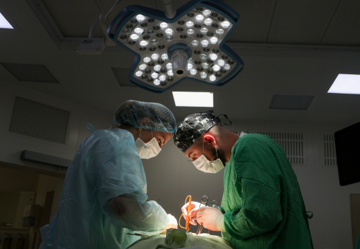 В Москве женщине удалили кисту размером с фитбол