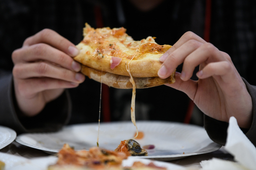 Суд отказал москвичу в праве получать 100 бесплатных пицц ежегодно за татуировку