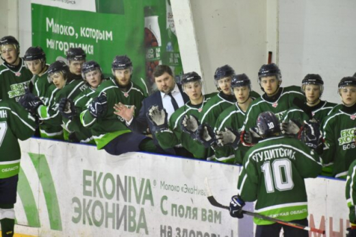 В хоккейной команде из Боброва сменился тренерский штаб