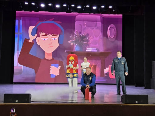 Сотрудники МЧС России и ВДПО научили школьников безопасно проводить каникулы