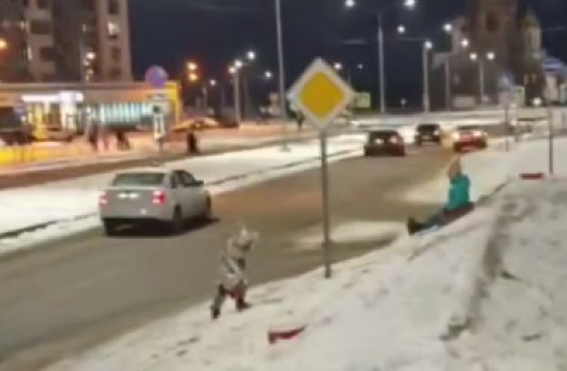 Развлечения на выживание устроили дети на дороге в Воронеже