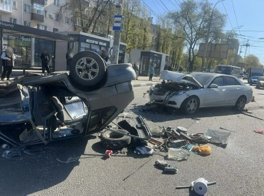 Число пострадавших в ДТП с «перевёртышем» в Воронеже выросло до 5