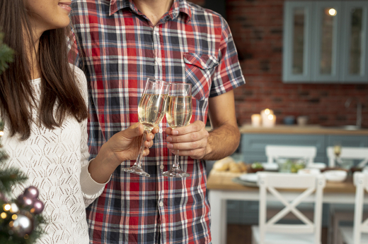 Новогодний ритуал пить шампанское с бумажным пеплом опасен для желудка