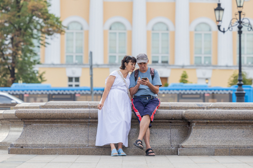 Большинство россиян выбрали личную беседу мессенджерам для обсуждения новостей