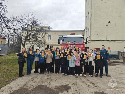 Школьники Балашихи знакомятся с работой пожарных