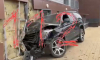 В Москве внедорожник Cadillac въехал в жилой дом