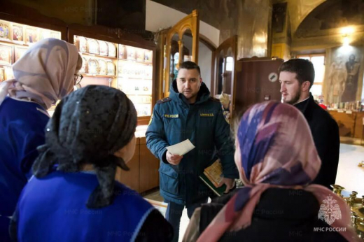 В преддверии Пасхи в Троицком храме Подольска прошел инструктаж со священнослужителями