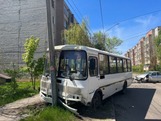 18-летний водитель на «Ладе» протаранил ПАЗик в Воронеже