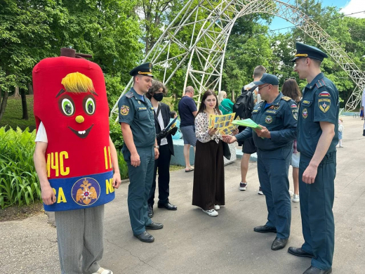 В Рузе сотрудники МЧС провели мероприятие в честь Дня подмосковных парков