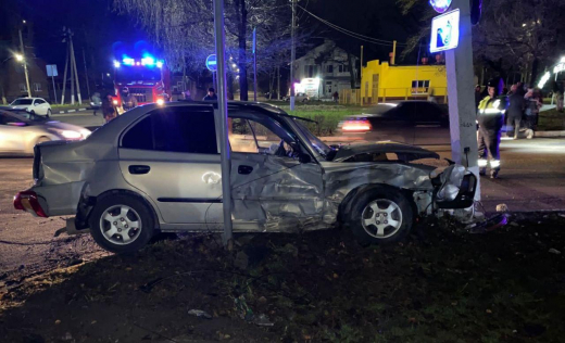 Две легковушки столкнулись на перекрёстке в Воронежской области: пострадали трое