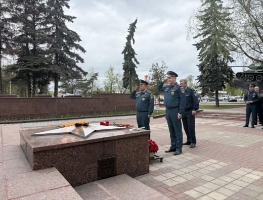 В честь Дня Победы сотрудники МЧС России почтили память героев в Чехове