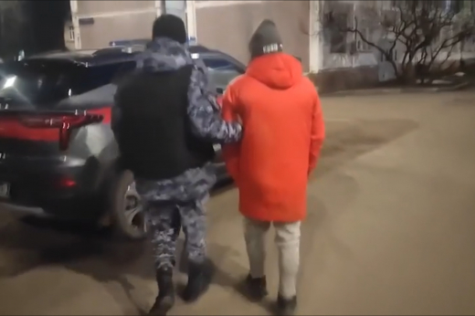 Росгвардейцы задержали курьера, пытавшегося пронести в больницу Москвы марихуану