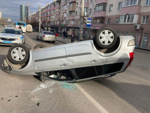 В ГИБДД рассказали, как перевернулась машина на Московском проспекте в Воронеже