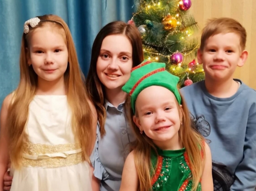 «Дети в ужасе прыгали с 3 этажа»: многодетной семье из Воронежа нужна помощь после страшного пожара