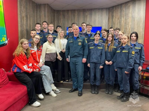 В Дмитрове прошёл «Диалог на равных»: будущие пожарные встретились с начальником гарнизона