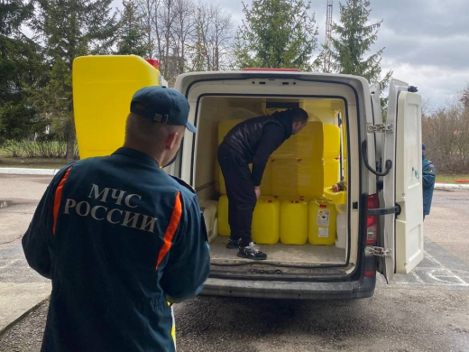 В Ступине сотрудники МЧС присоединились к сбору гуманитарной помощи для участников СВО