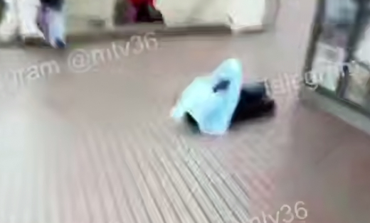 Мёртвого мужчину нашли на остановке в Воронеже