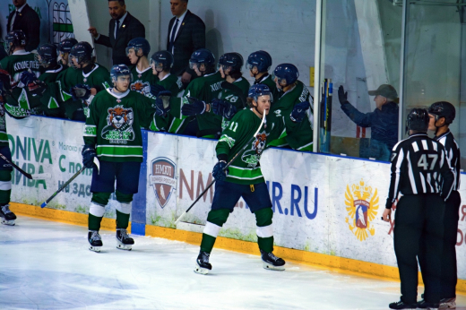 Хоккеисты из Боброва вышли в четвертьфинал НМХЛ