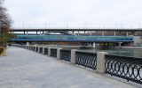 Мужчина спрыгнул в Москву-реку с моста «Лужники»