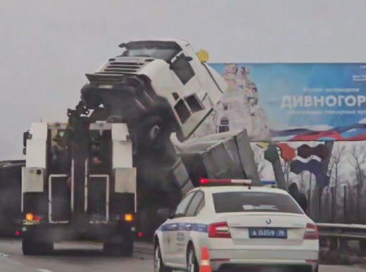 Перевернувшаяся фура частично заблокировала трассу «Дон» в Воронежской области