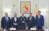 Мэр Воронежа вручил памятные знаки «Город воинской славы» ветеранам и бывшему градоначальнику