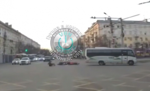 ДТП с мотоциклами и автобусом в центре Воронежа попало на видео