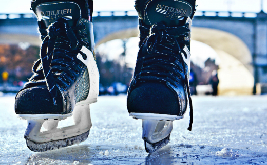 Двое мужчин на коньках провалились под лёд на Воронежском водохранилище