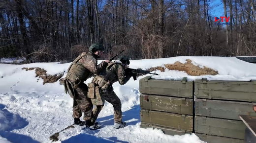 Метко стрелять и правильно штурмовать: ветераны спецоперации учат воронежцев основным военным навыкам