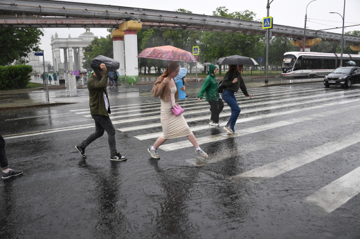 «Оранжевый» уровень опасности объявили в Москве и Подмосковье из-за ветра и грозы