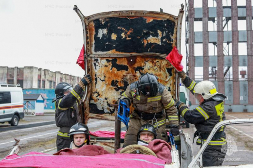 В столице Крыма определили лучшую команду по проведению аварийно-спасательных работ при ликвидации ЧС на автомобильном транспорте