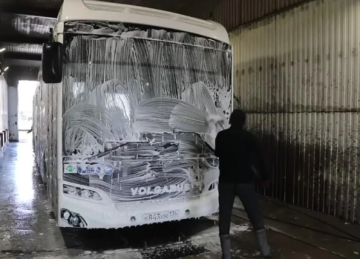 Мэр рассказал, как моют воронежские автобусы