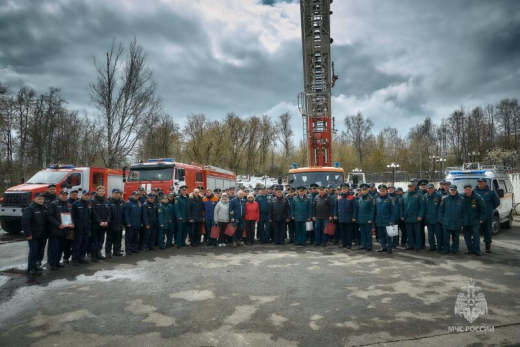 Пожарные Дмитрова получили к профессиональному празднику новый автомобиль