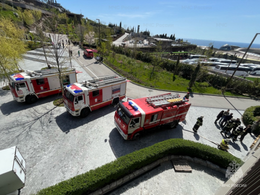 В гостиничном комплексе на южном берегу прошли пожарно-тактические учения