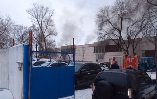 В Воронеже тушат пожар на крупном транспортном предприятии