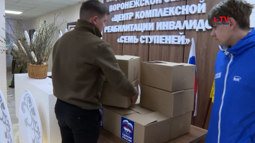 Воронежские партийные активисты дарят пасхальную выпечку участникам спецоперации и людям с ограниченными возможностями