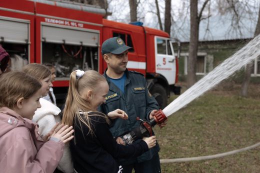 Юные жители Краснозаводска познакомились с работой пожарных