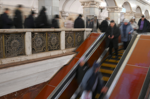 Автор эротических фотографий заступился за «сосущихся подростков на эскалаторе»