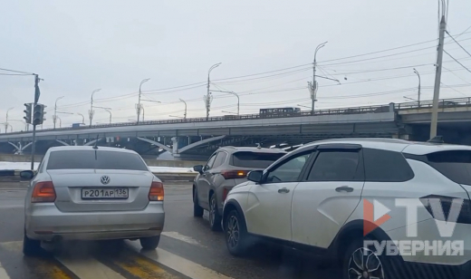 Два ДТП и сломавшийся светофор вызвали пробки в центре Воронежа
