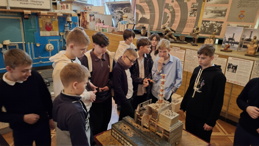 Дети из Севастополя познакомились с историей пожарно-спасательных сил Крыма