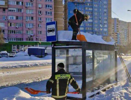 Сотрудники МЧС России оказывают содействие коммунальным службам Подмосковья