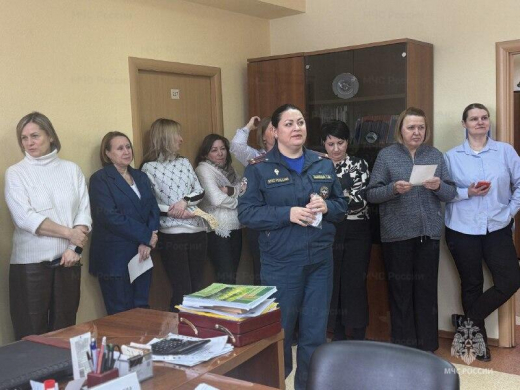 В Домодедове инспекторы ГПН провели инструктаж с социальными работниками