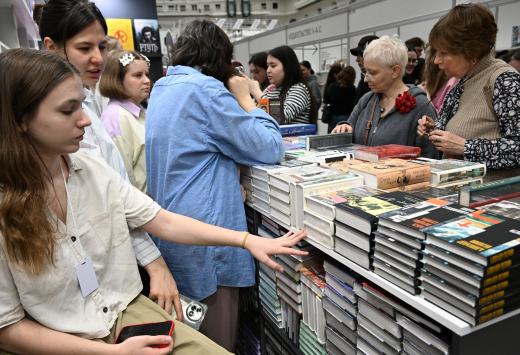 Москвичи этой весной читают «1984»и «Грозовой перевал»