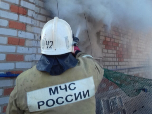 Трёх человек вывели из горящего дома на улице Беговой в Воронеже