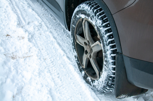 ЦОДД Москвы призвал пока не менять зимнюю резину на летнюю