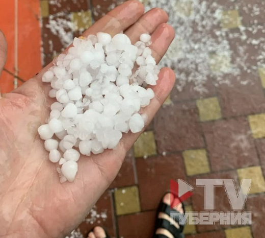 Воронежцы попали под крупный град